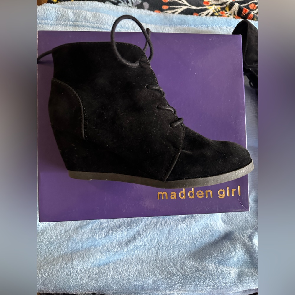 🖤 Madden Girl Domain Black Wedge Lace-Up Booties Size 8.5